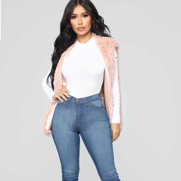 Fashion Nova Mauve colored Faux fur Vest OS NWT - Picture 3 of 9
